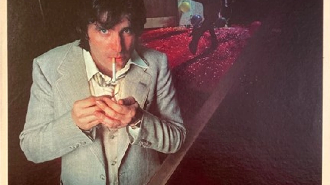 does don henley smoke cigarettes The first night we met Irving, [Don] and I and him got in a room together. There was something about it. We started telling Irving our problems with the band, our Why did Steely Dan fire