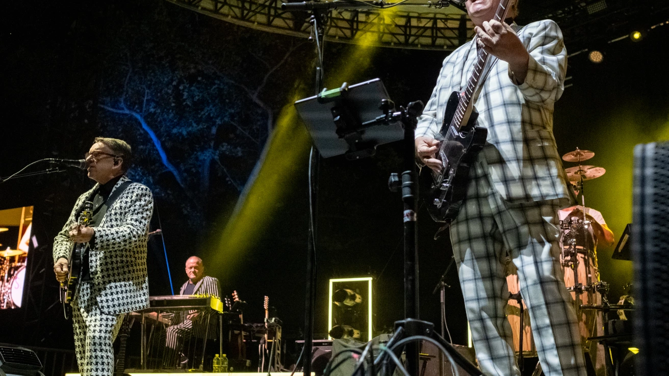 Squeeze and Boy George perform terrific sets to large crowd at