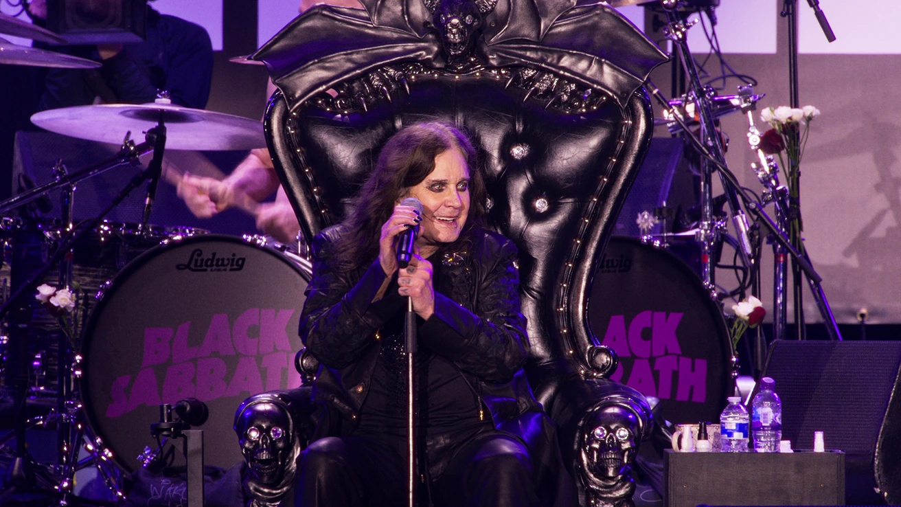 Ozzy&BlackSabbath_BackToTheBeginning_Screengrabs_260903_Still010