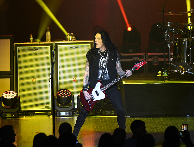 Slash Ft. Myles Kennedy & the Conspirators switch into high gear