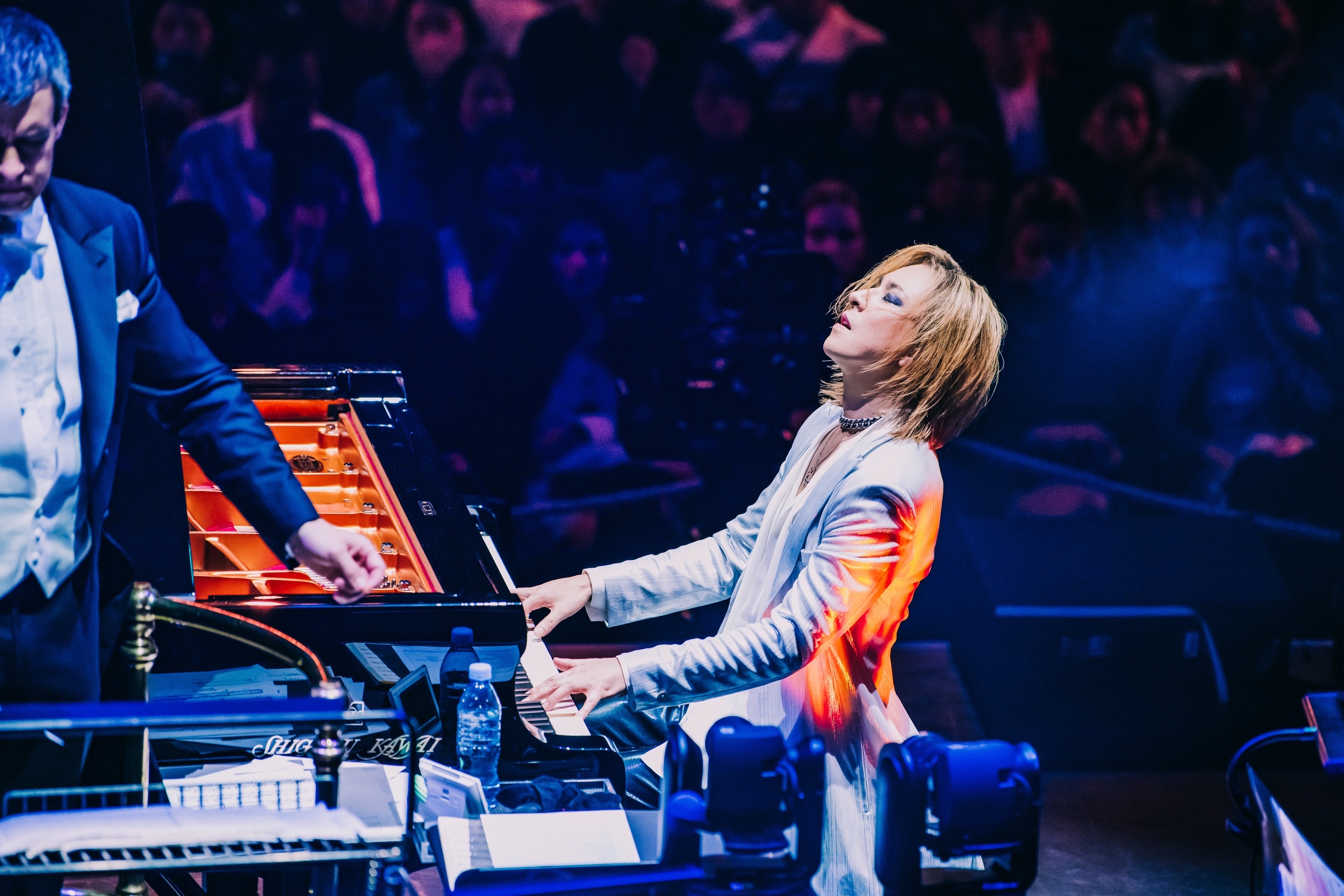 Famed Japanese musical artist Yoshiki delivers an epic performance